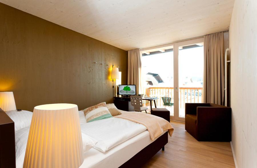Hotel Gasthof Neumayr Obertrum am See Room photo